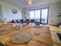 Cottage 16 by Together Travel - 3-Bedroom Coastal Retreat - Chambres d'hôtes Pistyll