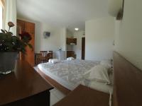Studio (2 Adults)