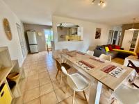Villa 6p, 3ch avec grand jardin clos, clim, village classé de Vogue - Chambres d'hôtes Vogüé