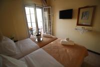 Standard Twin Room with Shared Bathroom