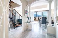 Spacious 2 Bedroom Apartment in Puerto Banus with a Private Terrace and Mountain Views - B&B Marbella