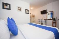 Deluxe Royal Blue Queen Room