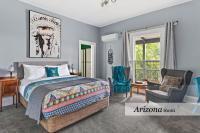 Arizona – Deluxe Queen Room with Bath, upstairs