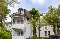 Villa Ambienta - Wellenreiter mit Strandkorb am Strand - B&B Ostseebad Binz