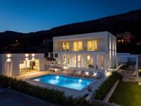 Villa Zen with 4 bedrooms, private 32 sqm pool, summer kitchen, 7 km from the beach - B&B Tugare