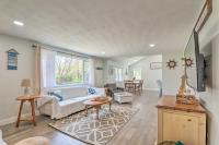 Bike to Beach Centerville Home with Deck! - Chambres d’hôtes Centerville
