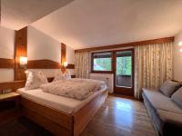 One-Bedroom Apartment with View