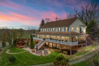 Stunning Former Winery with Pool and Mtn Views! - B&B