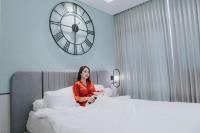 B&B Surabaya - EMKA Lodge studio room the vertu apartemen ciputra world surabaya - Bed and Breakfast Surabaya