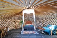 Spacious heated Yurt with Hot tub, 5 mins to beach - B&B Bow Street