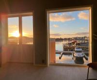 B&B Ballstad - New fisherman's cottage with spectacular view - Bed and Breakfast Ballstad