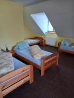 Vierbettzimmer mit Dusche