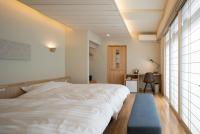 Tweepersoonskamer met 2 Aparte Bedden en Douche