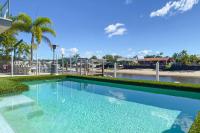 Remarkable Six Bedroom Waterfront Home! Perfect for the extended family - B&B Mooloolaba