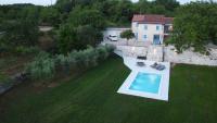 B&B Oprtalj - Holiday home Casa dei nonni with bicycles included - Bed and Breakfast Oprtalj