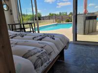 B&B Saint-Aubin-du-Plain - La pool house - Bed and Breakfast Saint-Aubin-du-Plain