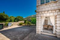Apartment Near Old Town, FREE PARKING & Huge Garden - B&B