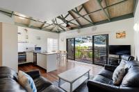 MAIN STAY - 100m to patrolled beach, pool, wifi, close to cafes - B&B