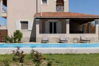 Country Villa Verde - 2Floor Family Home - B&B Karyofyto