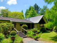 B&B Taupo - River Road Spa Lodge - Broadlands Forest - Bed and Breakfast Taupo