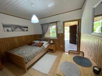 Studio Lit King-Size