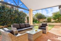 Avalon Beach Escape ~ Family Favourite with Wifi - B&B