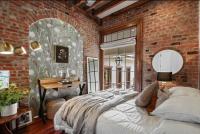 Historic Garden District 5BR with Parking and Balcony - B&B