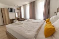 Deluxe Double Room (2 Adults + 1 Child)
