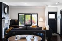 Cricklewood- 2 bedroom enchanting miner's cottage - Chambres d'hôtes Daylesford
