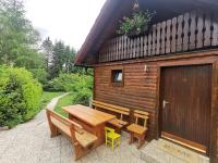 Wooden Cabin Zurej with Hot Tub - Chambres d’hôtes Bukovje v Babni Gori