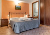 Apartment with Garden View