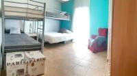 Habitación Cuádruple Económica con baño compartido