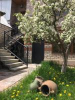Apple Tree Family Home (ECO) - B&B