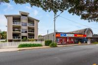 Keith's on Pumicestone, 1 of the 3 most popular units on Bribie - B&B