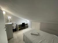 Single Room with Shared Bathroom
