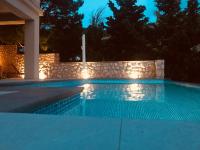 Villa Relax , with seaview and two pools near beach - B&B Starigrad