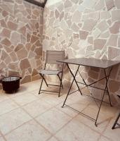Lovely 2 bedroom rental unit,patio and close beach - B&B