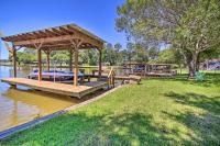 Waterfront Onalaska Retreat w/ Private Dock! - B&B Blanchard