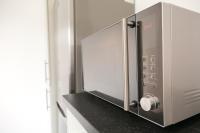 Comfortable Contractor House Gatwick: sleeps 6+ - Ferienwohnung Ifield