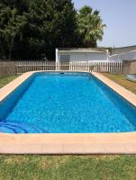 Chalet con piscina, amplio jardin y aire acondicionado - B&B Chiclana de la Frontera