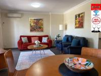 SUBI CENTRAL CLOSE CBD HOSPITALS WIFI NETFLIX WINE - B&B