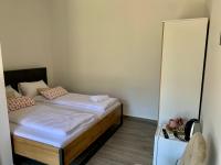 Camera Matrimoniale con Vista Giardino