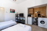 B&B Larnaka - Mufasa Studio in Larnaca w/Terrace - Bed and Breakfast Larnaka