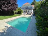 5 bedroom villa very close to Balaton - B&B Balatonkenese