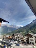 Appartement plein centre ville de Bozel - Ferienwohnung
