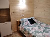 Domki i apartamenty nad jeziorem solińskim z basenem I widokiem na góry - Chambres d'hôtes Wołkowyja