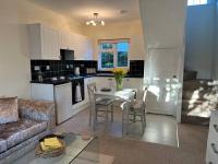 Self contained, spacious annex with private drive. - B&B Kent