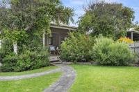 Apollo Bay Beach Bungalow - Couples Retreat - Bed and Breakfast