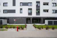 Apartment Kamienna Krzyki with FREE GARAGE Wrocław by Noclegi Renters - Chambres d’hôtes