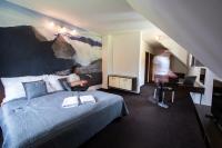 Deluxe Double Room (2 Adults + 1 Child)